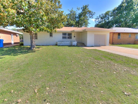 Photo of 1304 Barbour Street, Norman, OK 73069 (MLS # 1238770)