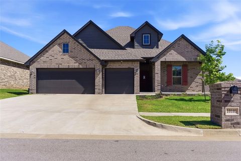 Photo of 10101 NW 139th Circle, Yukon, OK 73099 (MLS # 1229308)