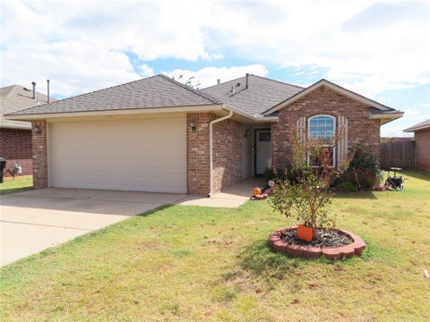 Photo of 304 SW 44th Street, Moore, OK 73160 (MLS # 1252298)