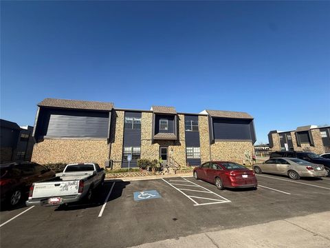 Photo of 401 SE 12th Avenue #111, Norman, OK 73071 (MLS # 1214225)