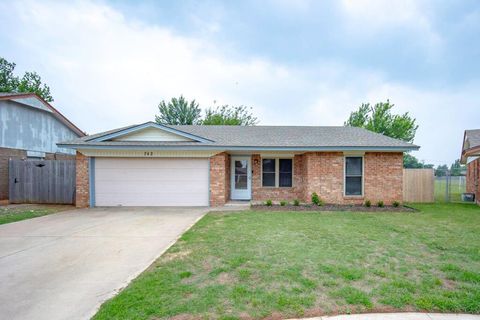Photo of 742 W Juniper Drive, Mustang, OK 73064 (MLS # 1230162)