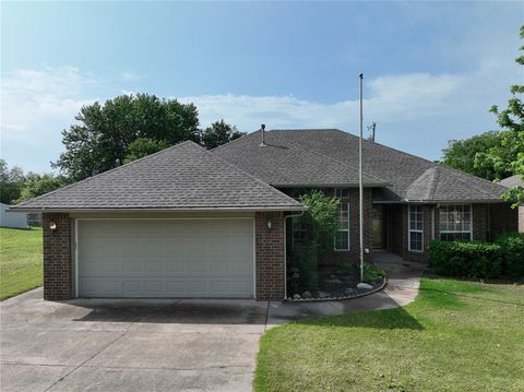 Photo of 922 Blue Bird Terrace, Purcell, OK 73080 (MLS # 1208154)
