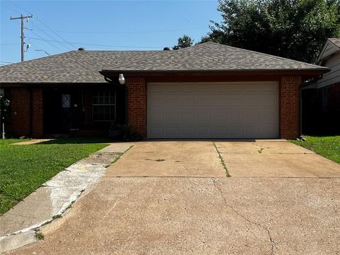 Photo of 1936 NE 52ND Street, Oklahoma City, OK 73111 (MLS # 1237488)