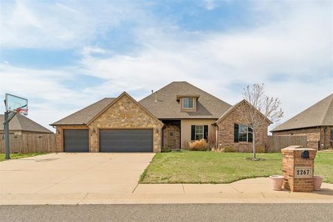 Photo of 2267 Poplar Avenue NW, Piedmont, OK 73078 (MLS # 1222045)
