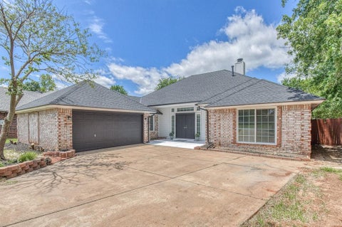 Photo of 1509 Louis Scott Street, Edmond, OK 73003 (MLS # 1234365)