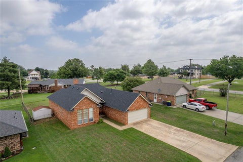 Photo of 1323 E Oak Street, El Reno, OK 73036 (MLS # 1233531)