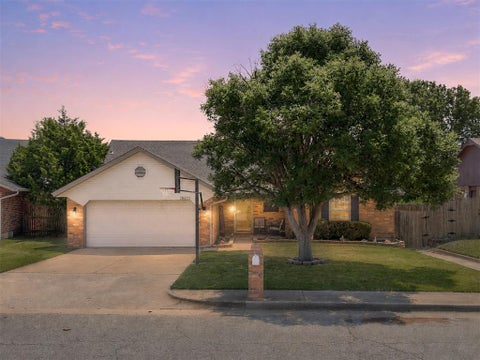 Photo of 18412 Scarlet Oak Lane, Edmond, OK 73012 (MLS # 1243939)