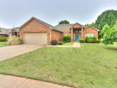 Photo of 4617 Stag Horn Drive, Yukon, OK 73099 (MLS # 1252355)