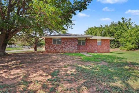 Photo of 111 W Cedar Avenue, Sayre, OK 73662 (MLS # 1238524)