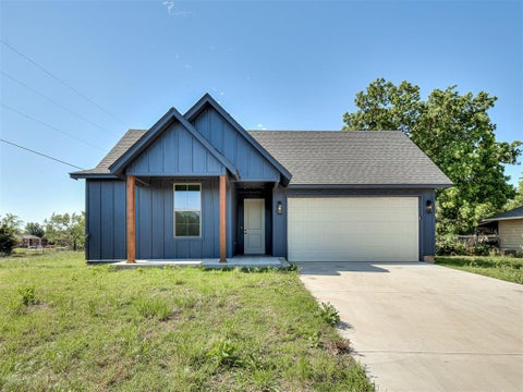 Photo of 1925 E Springer Avenue, Guthrie, OK 73044 (MLS # 1229911)