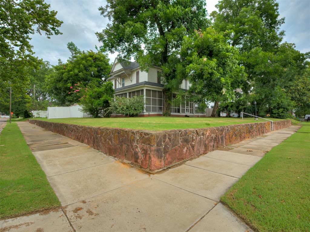 Photo 1 of 50 — 702 N Park Avenue, Shawnee, OK 74801
