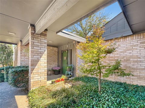 Photo of 2302 Lindenwood Lane, Norman, OK 73071 (MLS # 1250060)