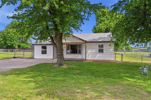 Photo of 7623 McGee Street, Oklahoma City, OK 73169 (MLS # 1226977)