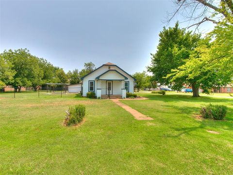 Photo of 304 NW 2nd Street, Piedmont, OK 73078 (MLS # 1223869)