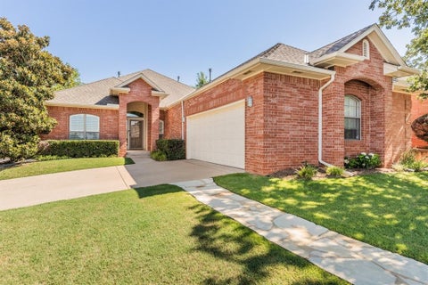 Photo of 4001 NE 138th Terrace, Edmond, OK 73013 (MLS # 1239709)