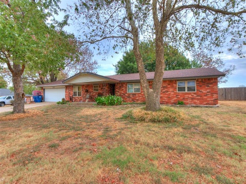 Photo of 300 N Maryella Terrace, Mustang, OK 73064 (MLS # 1251303)
