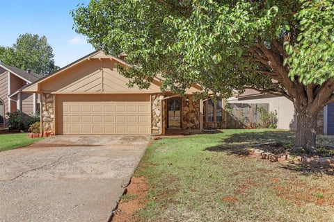 Photo of 13513 Country Place, Oklahoma City, OK 73131 (MLS # 1252469)
