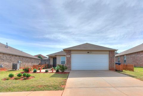 Photo of 9732 Glover River Drive, Yukon, OK 73099 (MLS # 1227770)