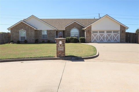 Photo of 1300 Camelot Court, Shawnee, OK 74804 (MLS # 1251979)
