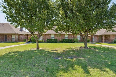 Photo of 404 N Willowood Drive #404 & 406, Yukon, OK 73099 (MLS # 1236474)