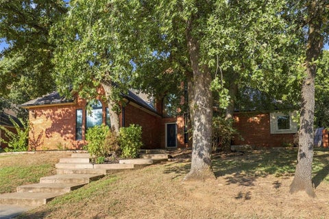 Photo of 1 N Crosstimber Trail, Edmond, OK 73034 (MLS # 1250455)