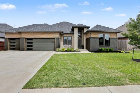 Photo of 9321 NW 84th Terrace, Yukon, OK 73099 (MLS # 1226927)