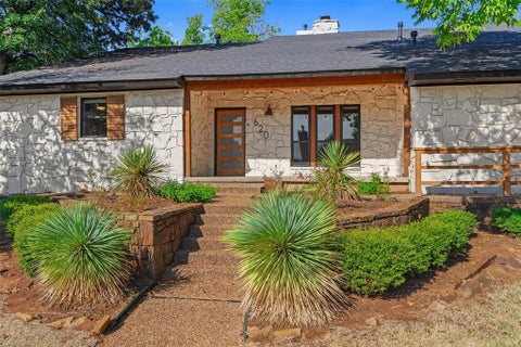 Photo of 620 Park Place, Edmond, OK 73034 (MLS # 1247914)