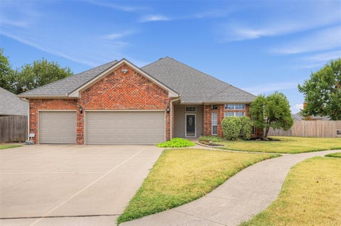 Photo of 3908 Brunswick Lane, Norman, OK 73072 (MLS # 1252820)