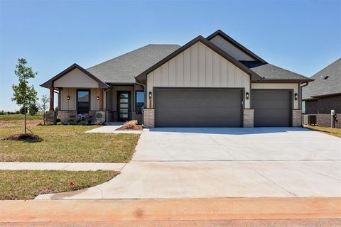 Photo of 642 Sienna Creek Lane, Piedmont, OK 73078 (MLS # 1228951)