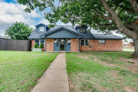 Photo of 214 Del Mar Drive, Yukon, OK 73099 (MLS # 1235286)