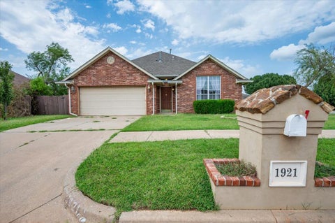 Photo of 1921 NW 176th Street, Edmond, OK 73012 (MLS # 1235032)