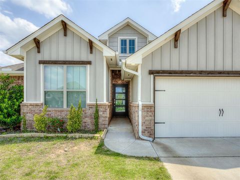 Photo of 9208 NW 91st Street, Yukon, OK 73099 (MLS # 1230447)