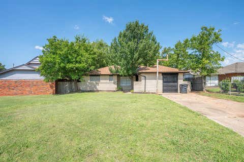 Photo of 1403 N Nail Parkway, Moore, OK 73160 (MLS # 1238381)