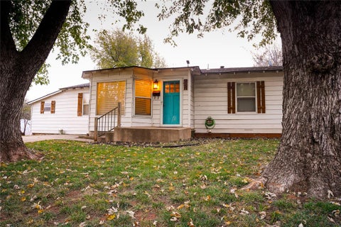 Photo of 924 N Ash Street, Guthrie, OK 73044 (MLS # 1250460)