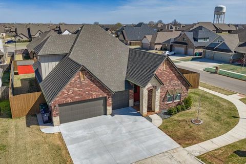 Photo of 300 Bray Lane, Yukon, OK 73099 (MLS # 1218693)