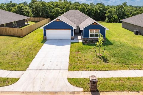 Photo of 4616 Lincoln Landing, Harrah, OK 73045 (MLS # 1238751)