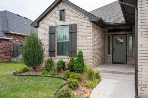 Photo of 4604 Bermuda Drive, Mustang, OK 73064 (MLS # 1242415)
