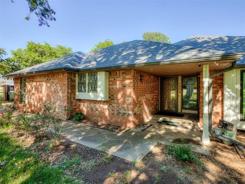 Photo of 1404 Oak Drive, Edmond, OK 73034 (MLS # 1227567)