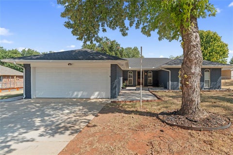 Photo of 1821 W Cedar Ridge Drive, Mustang, OK 73064 (MLS # 1248672)