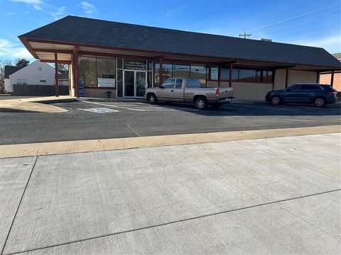 Photo of 110 S 5th Street #105, Yukon, OK 73099 (MLS # 1209406)