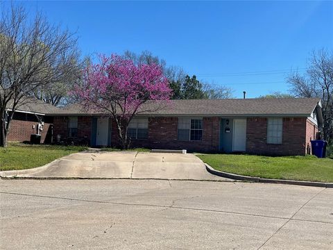 Photo of 829 Russell Circle, Norman, OK 73071 (MLS # 1216924)