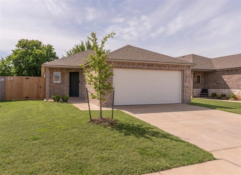 Photo of 12104 SW 33rd Street, Yukon, OK 73099 (MLS # 1243059)