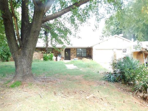 Photo of 2317 W Keens Drive, Mustang, OK 73064 (MLS # 1194903)