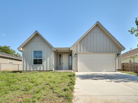 Photo of 722 E Grant Avenue, Guthrie, OK 73044 (MLS # 1229513)