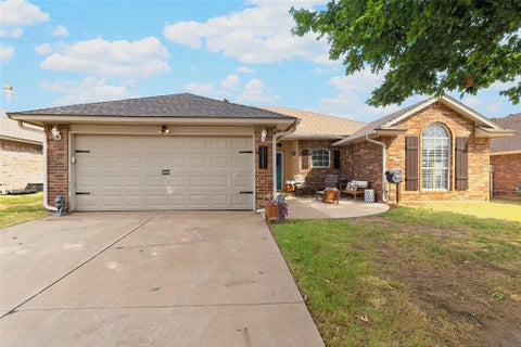 Photo of 10221 Bradford Way, Yukon, OK 73099 (MLS # 1250800)