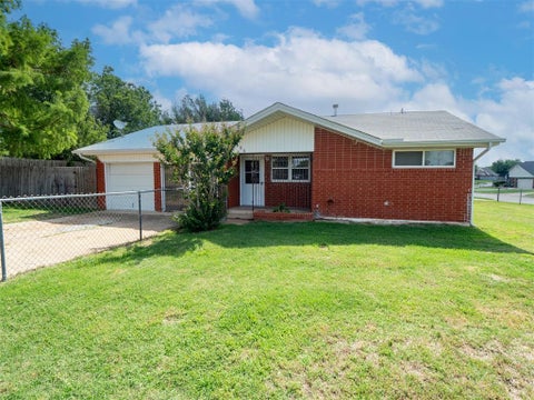 Photo of 1700 N Janeway Avenue, Moore, OK 73160 (MLS # 1232980)