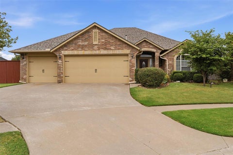 Photo of 2713 Busheywood Drive, Yukon, OK 73099 (MLS # 1248848)