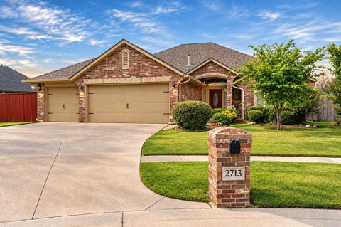 Photo of 2713 Busheywood Drive, Yukon, OK 73099 (MLS # 1248848)