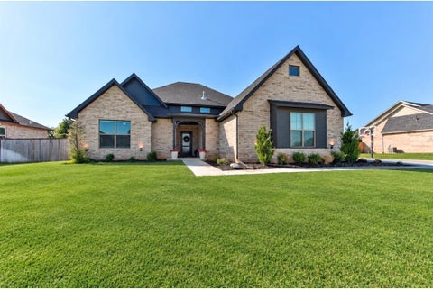Photo of 10121 Oakwood Drive, Edmond, OK 73025 (MLS # 1248252)
