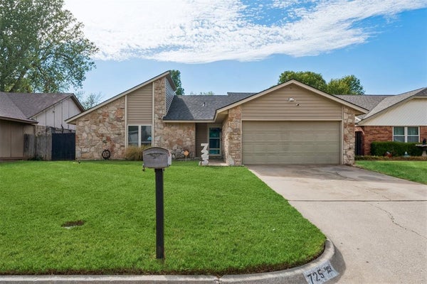 725 WESTRIDGE CT, YUKON, OK 73099 - Image 3c73e4cf4e505201b7b03546fa22b47f/3452123407